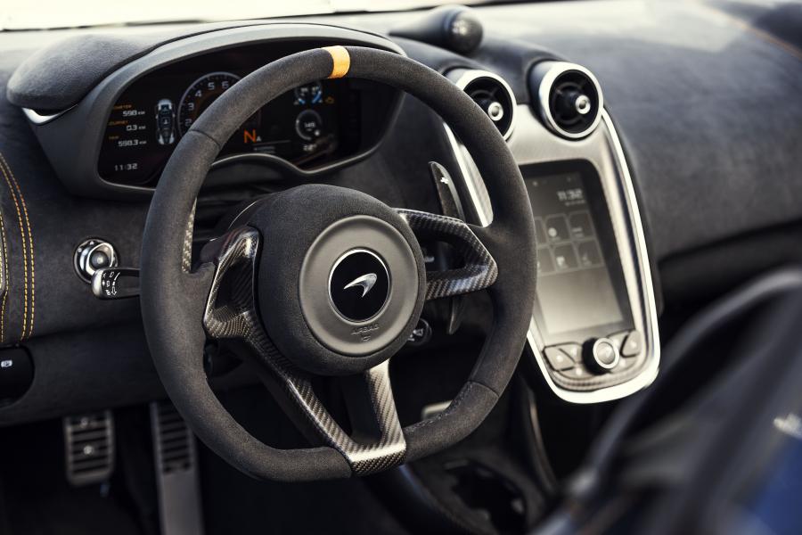 Панель приборов McLaren 600LT Spider 2019 года  (WW) (фото 30 из 42)